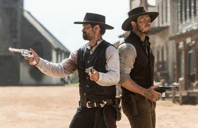 Wiedergänger: Manuel Garcia-Rulfo (Vasquez, l.) und Chris Pratt (Josh Farraday).