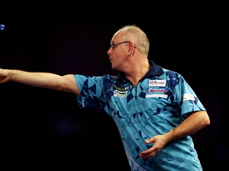 Der engländer Ian White ist bei der Darts-WM als nächster Mitfavorit frühzeitig ausgeschieden. Foto: Steven Paston/Press Association