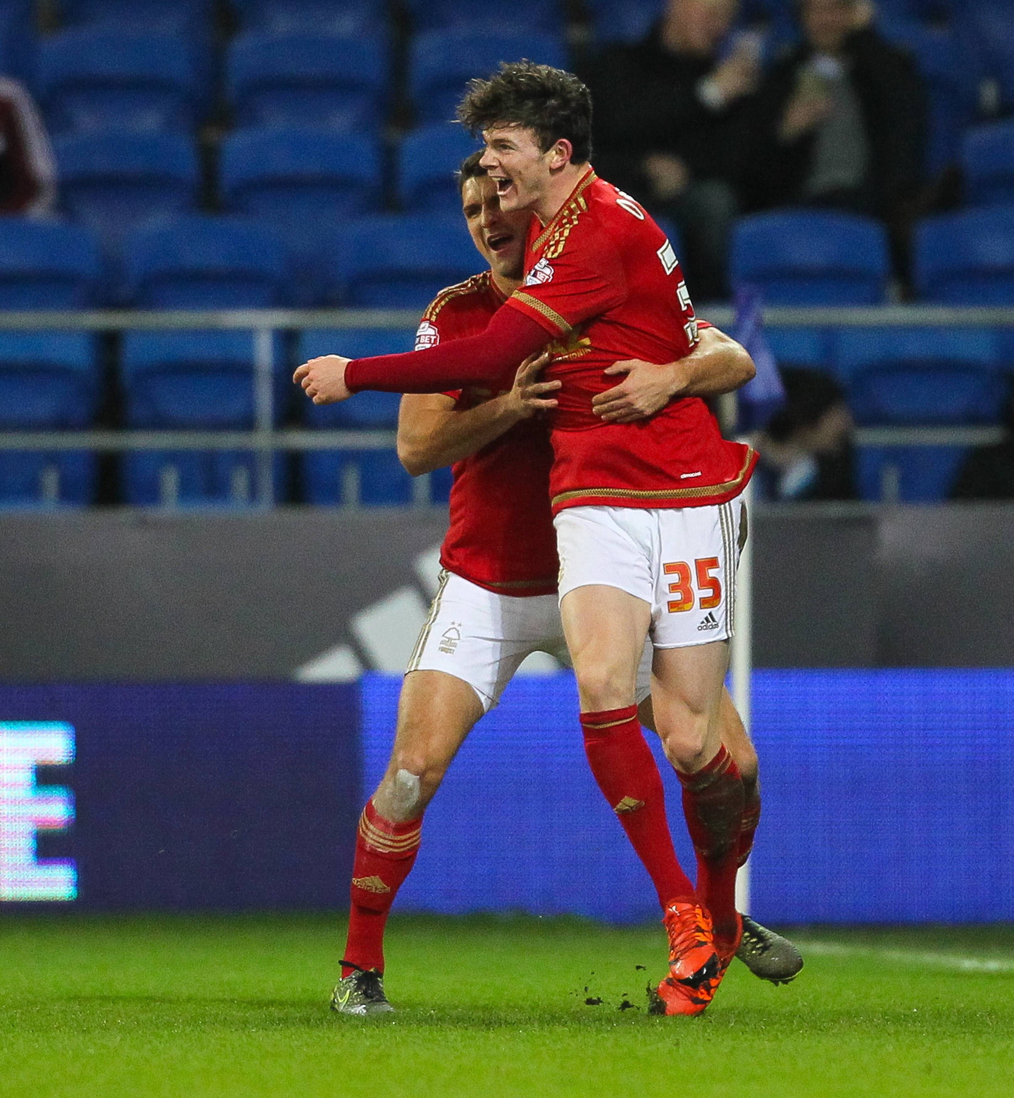 Oliver Burke (Nummer 35) kommt von Nottingham Forest. Der 19-jährige Außenbahnspieler kostet 12 Millionen Euro und wurde von zahlreichen Topclubs umgarnt. Vertrag bis 2021.