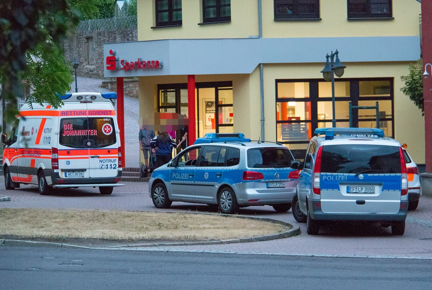 Nach dem aggressiven Angriff auf einen 34-Jährigen in Blankenhain ging der Mann auch auf die Polizisten los.