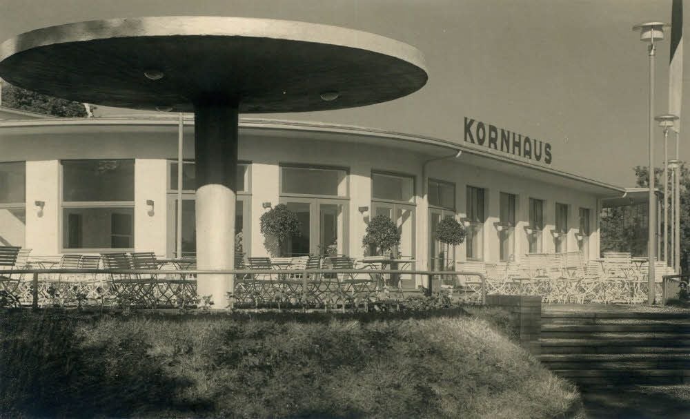 Ein Klassiker der modernen Architektur: Carl Fiegers „Gaststätte Kornhaus“ in Dessau auf einer Aufnahme aus dem Jahr 1930