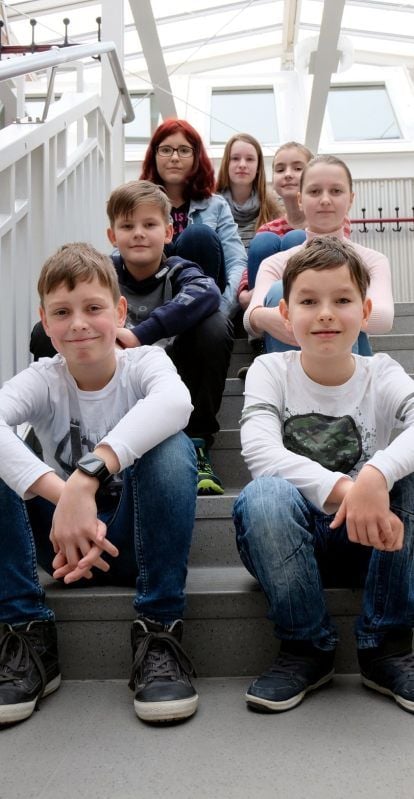 Diese sieben Pennäler haben das Gymnasium Jessen beim Regionalwettbewerb „Schüler experimentieren“ in Greppin vertreten.