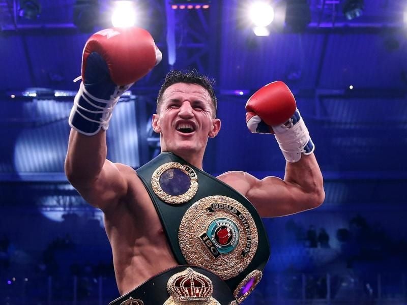Robin Krasniqi wurde durch einen überraschenden K.o.-Sieg zum IBO-Weltmeister sowie Interims-Champion der WBA im Halbschwergewicht. Foto: Ronny Hartmann/dpa-Zentralbild/dpa
