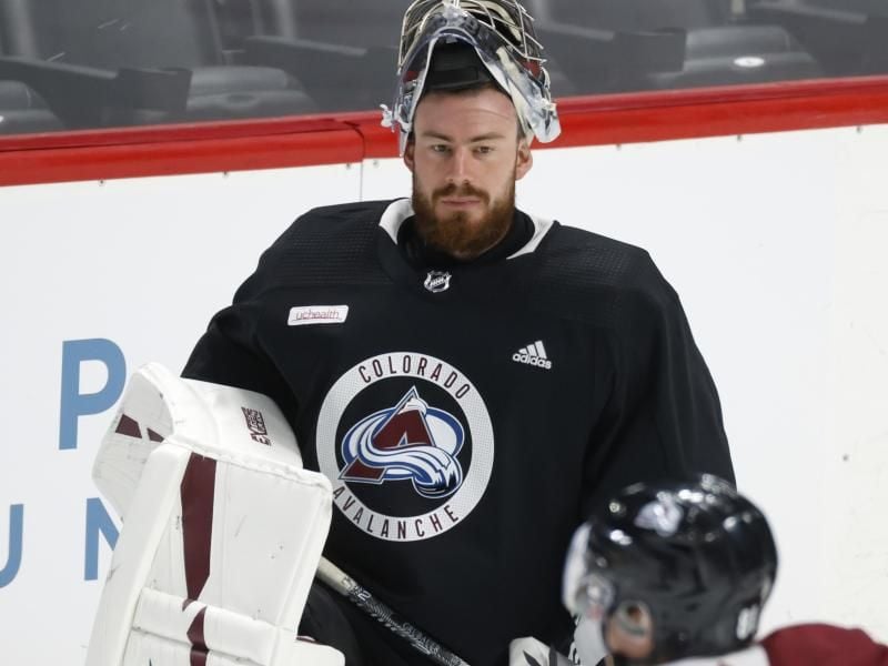 Torwart Philipp Grubauer trainiert mit dem Team von Colorado Avalanche. Foto: David Zalubowski/AP/dpa