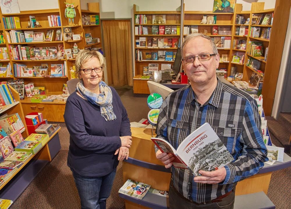 Gabriele und Michael Hinzdorf verkaufen seit mehr als 26 Jahren Bücher - sie haben vor allem einen großen Kreis an Stammkunden.