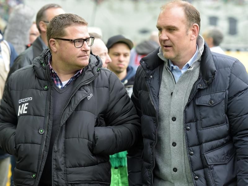 Die beiden Manager aus Gladbach, Max Eberl (l), und Köln, Jörg Schmadtke, verbindet eine Freundschaft. Foto: Federico Gambarini