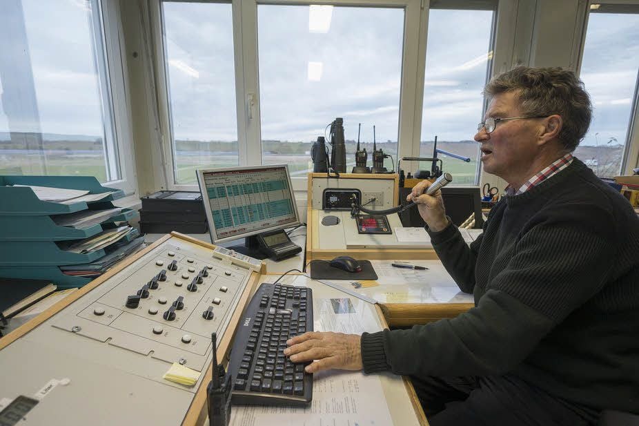 Torsten Krauß, selbst ein begeisterter Pilot, hat Dienst im Tower.