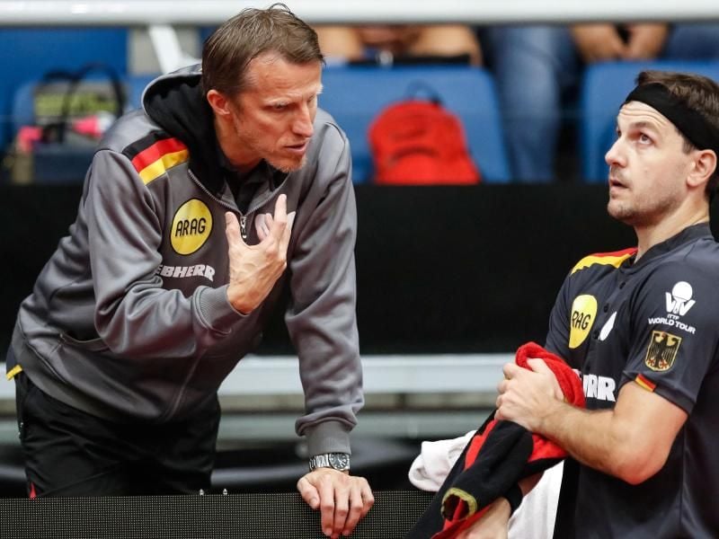 Kämpfen in Minsk um die Qlympia-Quali: Tischtennis-Bundestrainer Jörg Roßkopf (l) und Starspieler Timo Boll. Foto: Abel F. Ros