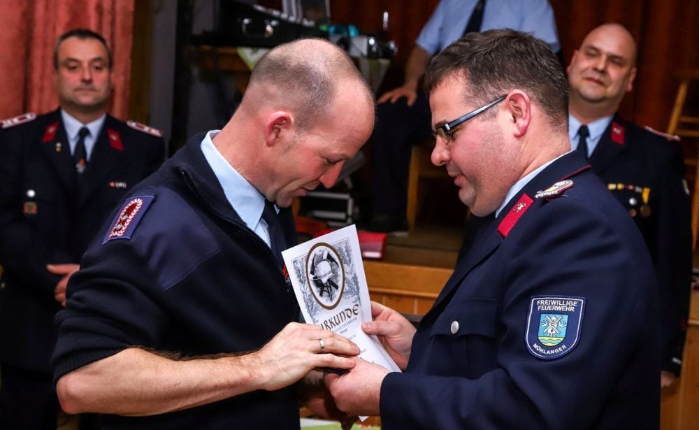 Acht Beförderungen und eine Ernennung sowie neun Ehrungen für langjährige Dienste standen für die beiden Ortsfeuerwehren Mühlanger und Gallin auf ihrer gemeinsamen Jahreshauptversammlung an.