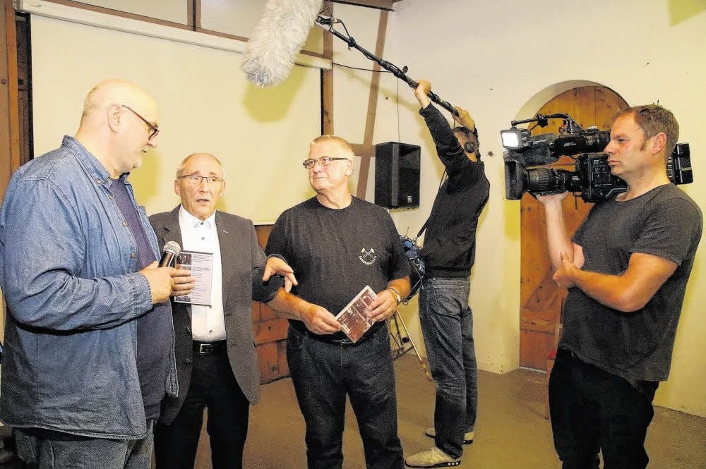 Zum Auftakt des 20. Bergmanntages sprach Regisseur Rainer Ackermann mit Hans-Joachim Schmidt und Karl-Heinz Neff über die Entstehung seines Films, worüber auch das Fernsehen berichtete.