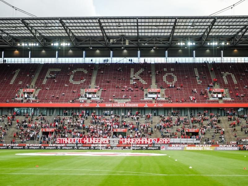 Die Hans-Schäfer-Südkurve im Kölner RheinEnergie-Stadion. Foto: Christophe Gateau