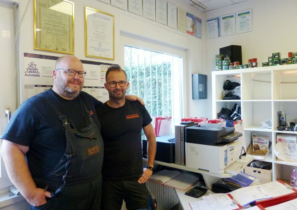Felix Möbius und Moris Erben (v.l.) sind die beiden Chefs der Firma Moefel Fahrzeugtechnik.