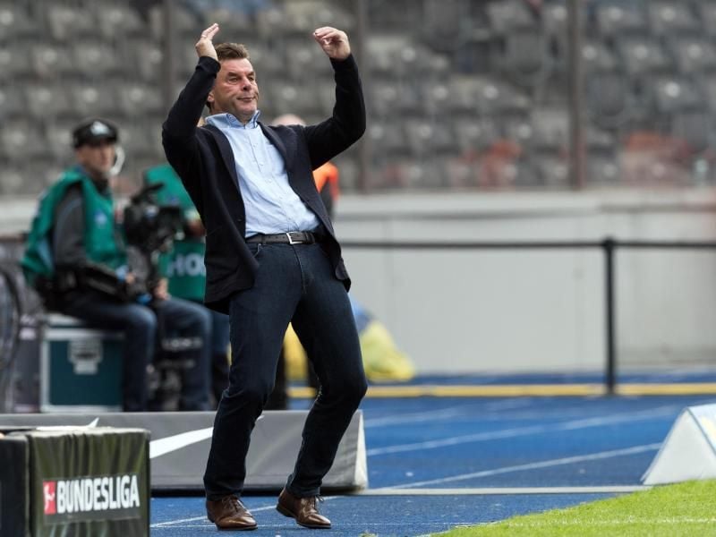 Muss weiter auf zwei Leistungsträger verzichten: Gladbach-Coach Dieter Hecking. Foto: Soeren Stache