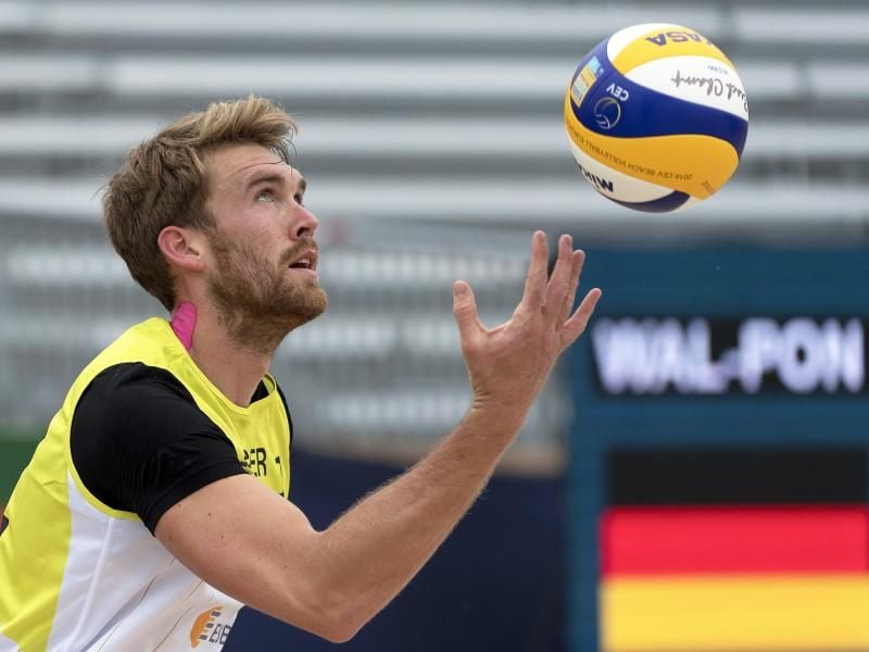Deutschlands Volleyball-Spieler Alexander Walkenhorst muss auf die WM in Hamburg verzichten. Foto: Georgios Kefalas/epa