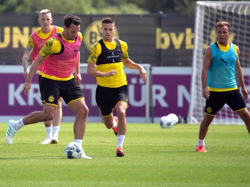 Mats Hummels (2.v.l.) kehrte zum BVB zurück. Foto: Federico Gambarini