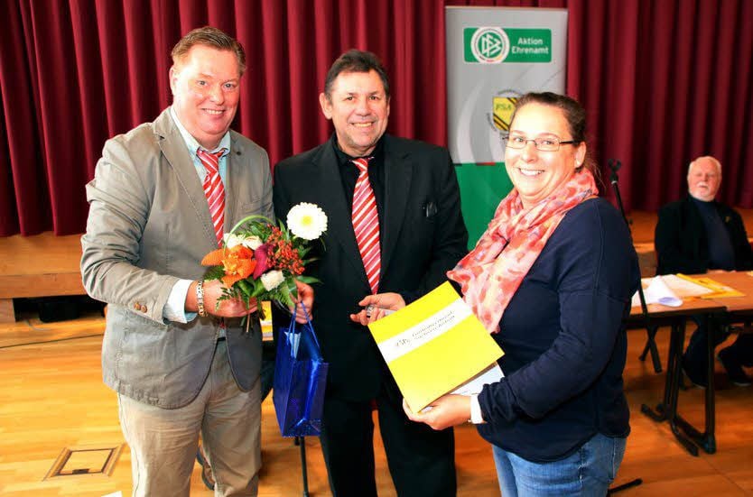 Präsident Thomas Große, Lothar Bornkessel (mitte) und Katrin Stadler mischen im neuen KFV Fußball Mansfeld-Südharz mit.