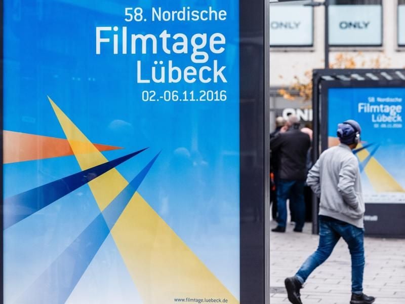 Ein Plakat mit dem Schriftzug der „58. Nordischen Filmtage” 2016. Foto: Markus Scholz/Archiv