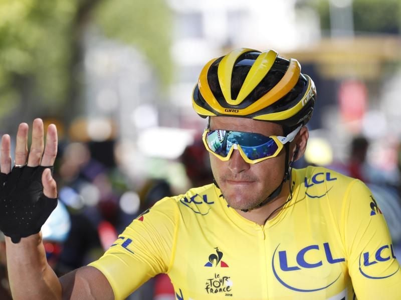Der Belgier Greg Van Avermaet muss um sein Gelbes Trikot fürchten. Foto: Christophe Ena/AP