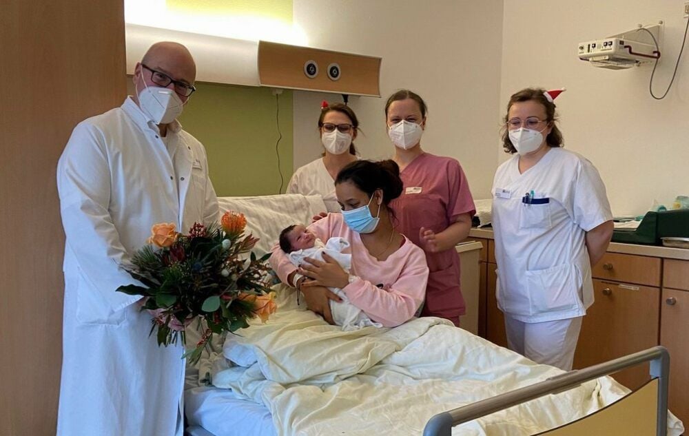 Einen Tag vor Weihnachten haben die Mitarbeiter das 900. Baby begrüßt.