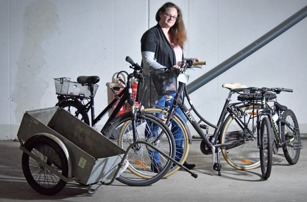 Sandra Schmidt präsentiert einige Fundstücke aus dem Jahr 2020.