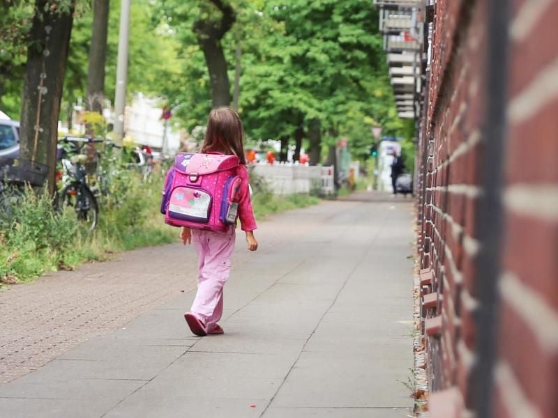 Für Kinder eine Schule auszuwählen, ist eine weitreichende Entscheidung. Manchmal darf sie nur ein Elternteil treffen. Foto: Mascha Brichta/dpa-tmn