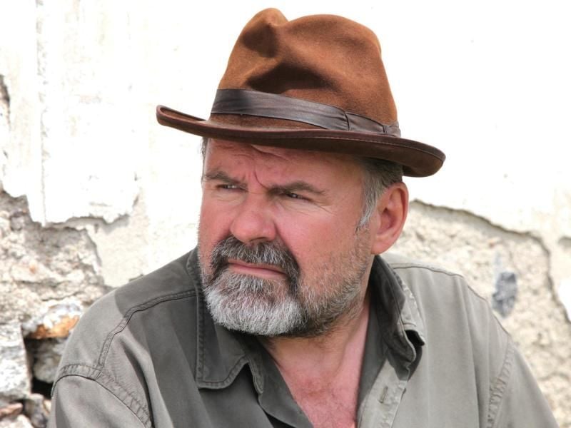 Anton (August Schmölzer) will mit dem Verkauf seines Landes großes Geld machen, doch Irene steht ihm im Weg. Foto: ZDF/Andrea Mayer-Rinner