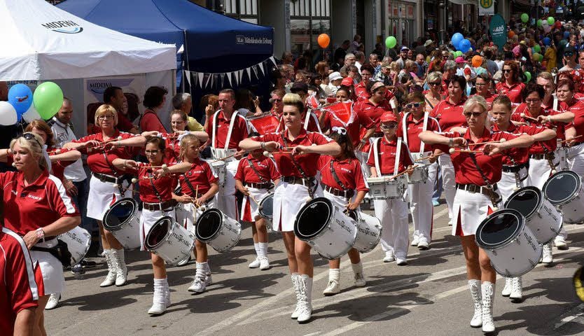 Der Hettstedter Fanfarenzug nahm auch am Festumzug beim Sachsen-Anhalt-Tag in Eisleben teil.