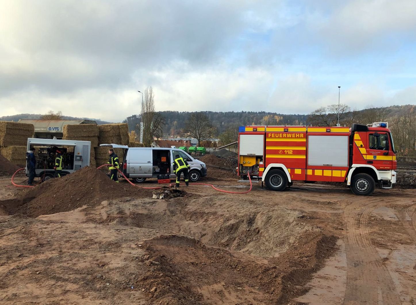 Feuerwehrleute sichern den Fundort einer amerikanischen Fliegerbombe aus dem Zweiten Weltkrieg ab. Erst vor einer Woche sorgte in Nordhausen der Fund eines Bombenblindgängers aus dem Zweiten Weltkrieg für Aufregung.