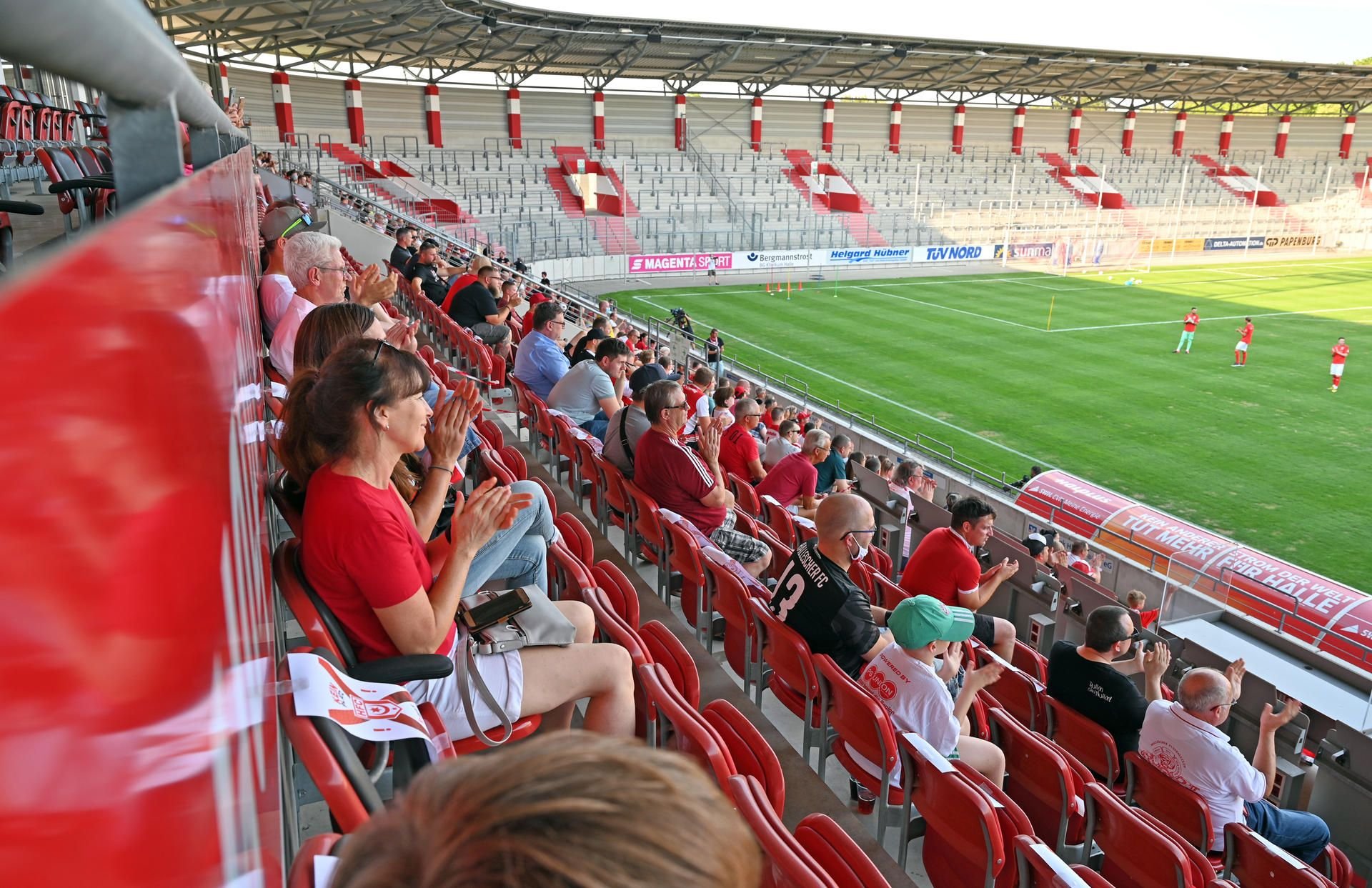 Am Montag darf der HFC endlich wieder Fans auf die Stehplätze im Stadion lassen.