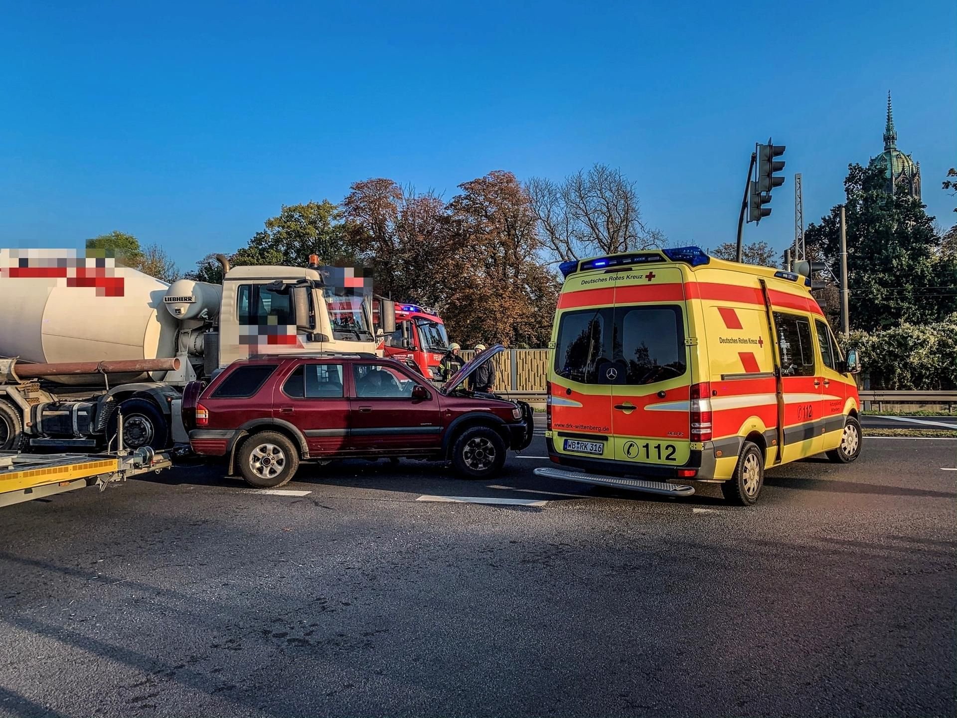 Crash an der Hafenbrücke 36Jährige bei Unfall mit Lkw schwer verletzt