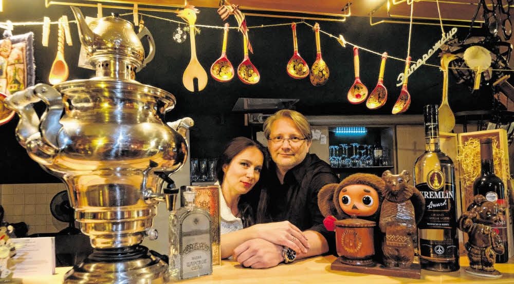 Sven Michalski und seine Frau Oksana führen die russische Gaststube „Zum Samowar“ in Halle.