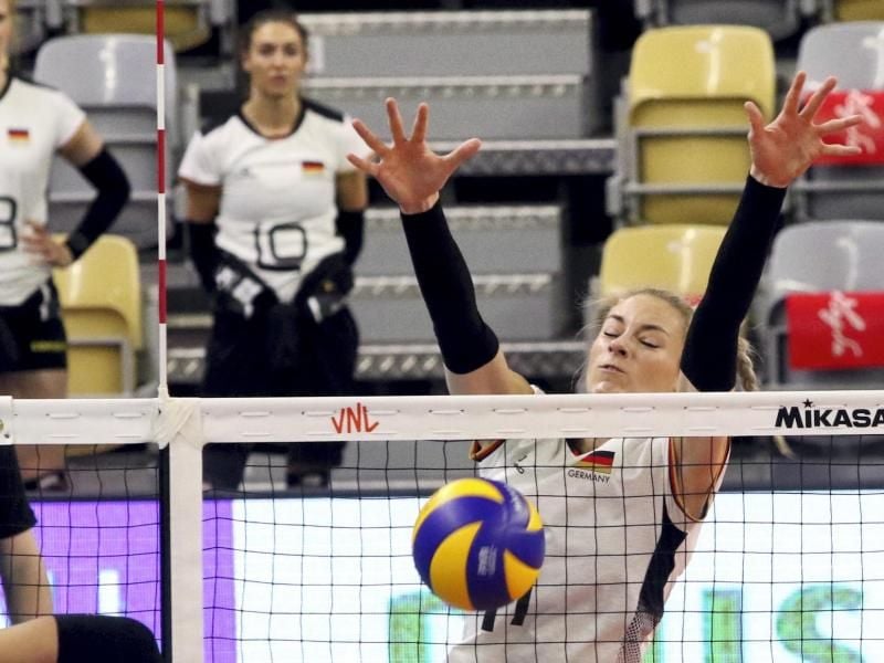 Die deutschen Spielerinnen um Louise Lippmann verloren erneut. Foto: Krzysztof Œwiderski/PAP