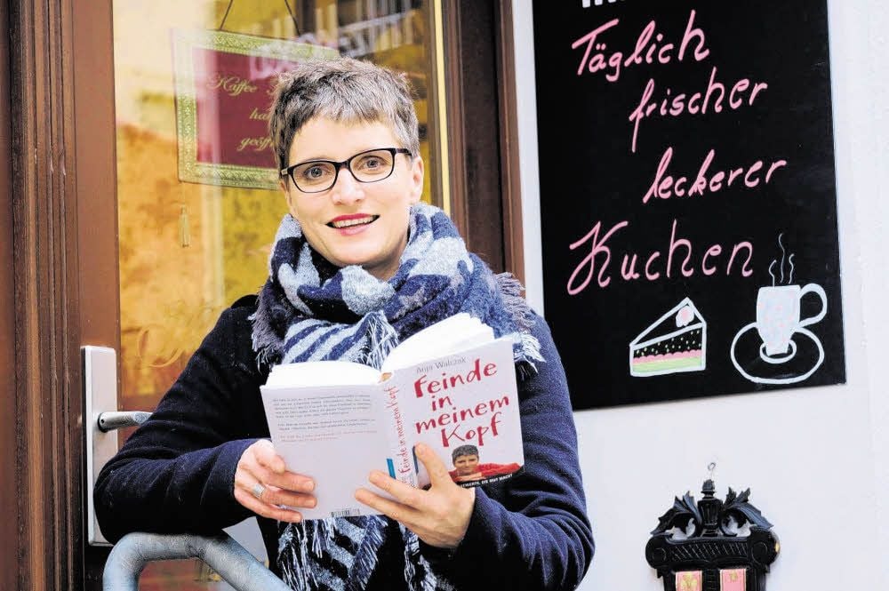 Genieße den Tag und nutze ihn: Anja Walczak hält sich daran - gerade auch in ihrem halleschen Lieblingscafé namens „Kaffee Fleck“.