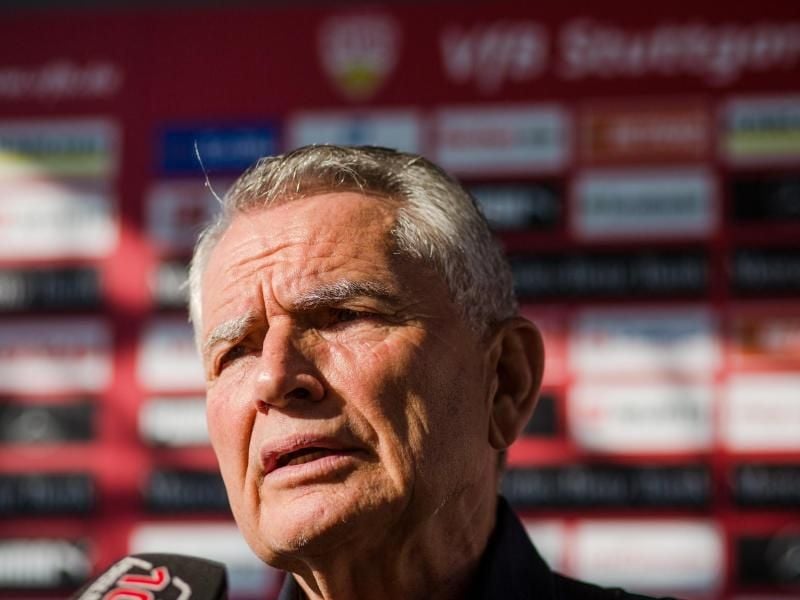 VfB-Präsident Wolfgang Dietrich möchte möglichst schnell einen neuen Trainer finden. Foto: Christoph Schmidt