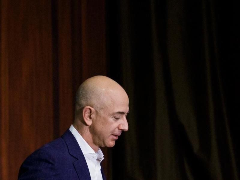 Jeff Bezos, Gründer und Geschäftsführer der Firma Amazon.com, nimmt an einer Veranstaltung des Economic Clubs of New York teil. Foto: Justin Lane/EPA