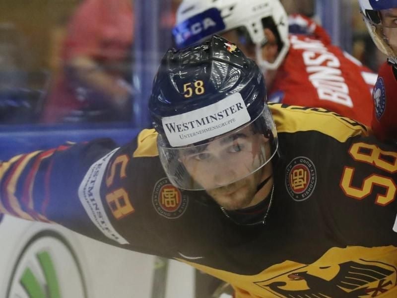 Markus Eisenschmid wurde von Adler Mannheim unter Vertrag genommen. Foto: Petr David Josek/AP