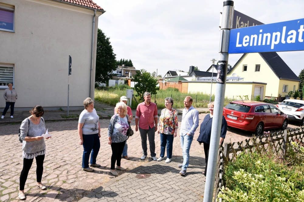 Annelie Fiedler (2. v. l.) ist erneut zur Edderitzer Ortsbürgermeisterin gewählt worden.