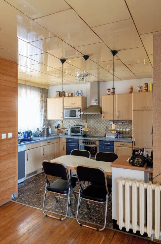 Küche, Ess- und Wohnzimmer gehen ineinander über.