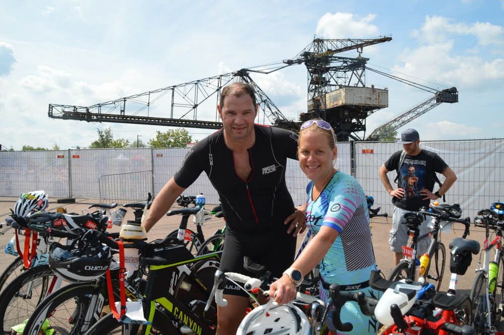 Daniela und Michael Schäfer aus Göttingen absolvieren in Ferropolis erfolgreich die olympische Distanz.
