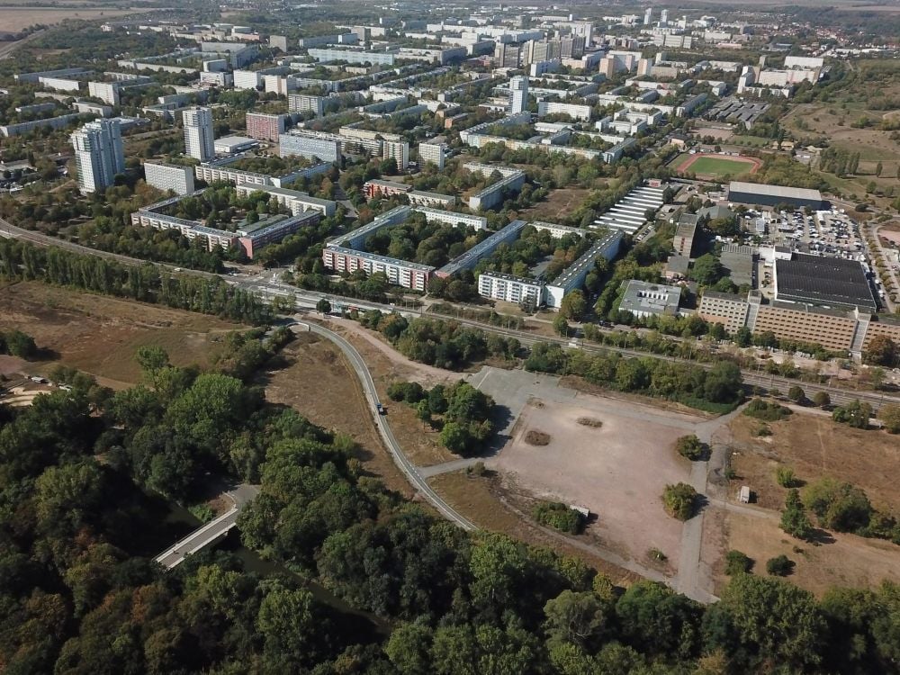 Aufgrund von zwei Klagen, die vor dem Oberverwaltungsgericht Magdeburg gegen das Planfeststellungsverfahren eingereicht worden sind, gibt es keinen rechtskräftigen Planfeststellungsbeschluss.