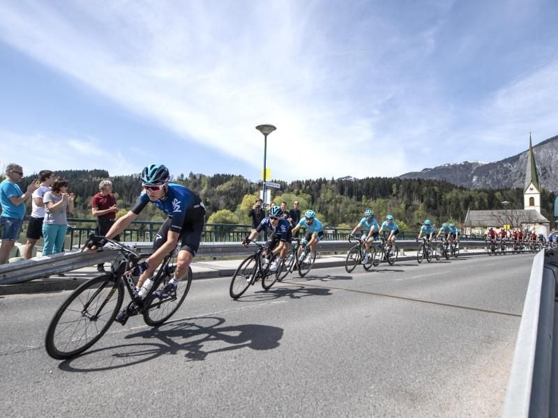 Das Team Sky um Chris Froome (l) gab bei der Tour of the Alps seine Abschiedsvorstellung. Foto: Expa/Reinhard Eisenbauer/APA