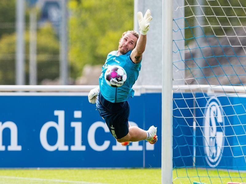 Will zurück ins Schalker Tor: Rückkehrer Ralf Fährmann. Foto: Guido Kirchner/dpa