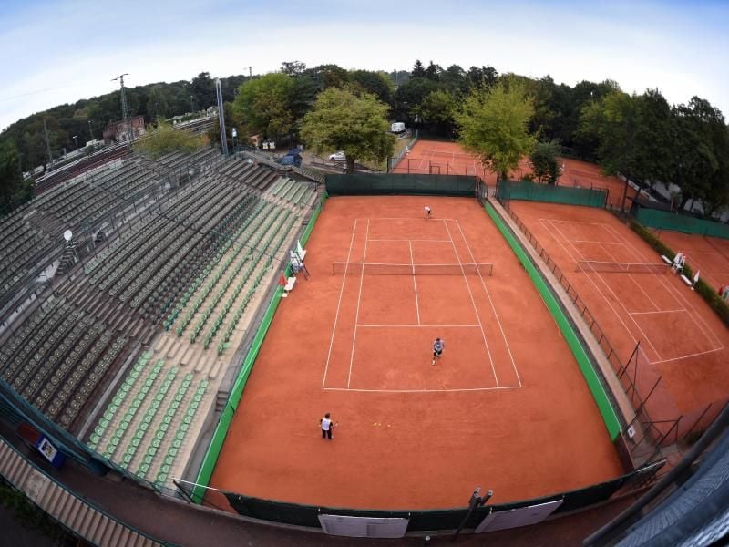 Im Steffi-Graf-Stadion des Lawn Tennis Turnierclub Rot-Weiß LTTC wird derzeit auf Sand gespielt. Foto: Soeren Stache