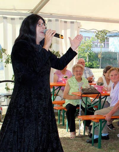 Nana Mouskouri überbrachte selbstverständlich auch „Rosen aus Athen“.