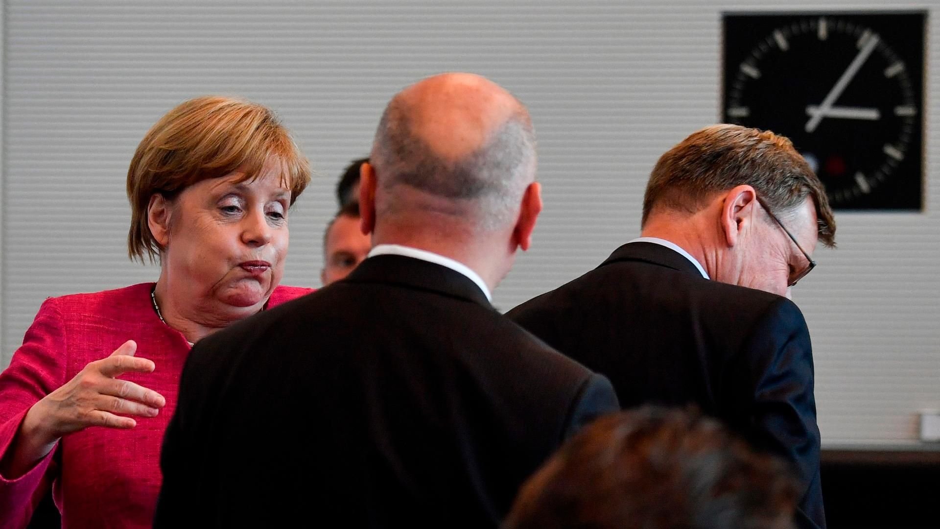 Bundeskanzlerin Angela Merkel (l.) hat aktuell allerhand zu regeln.