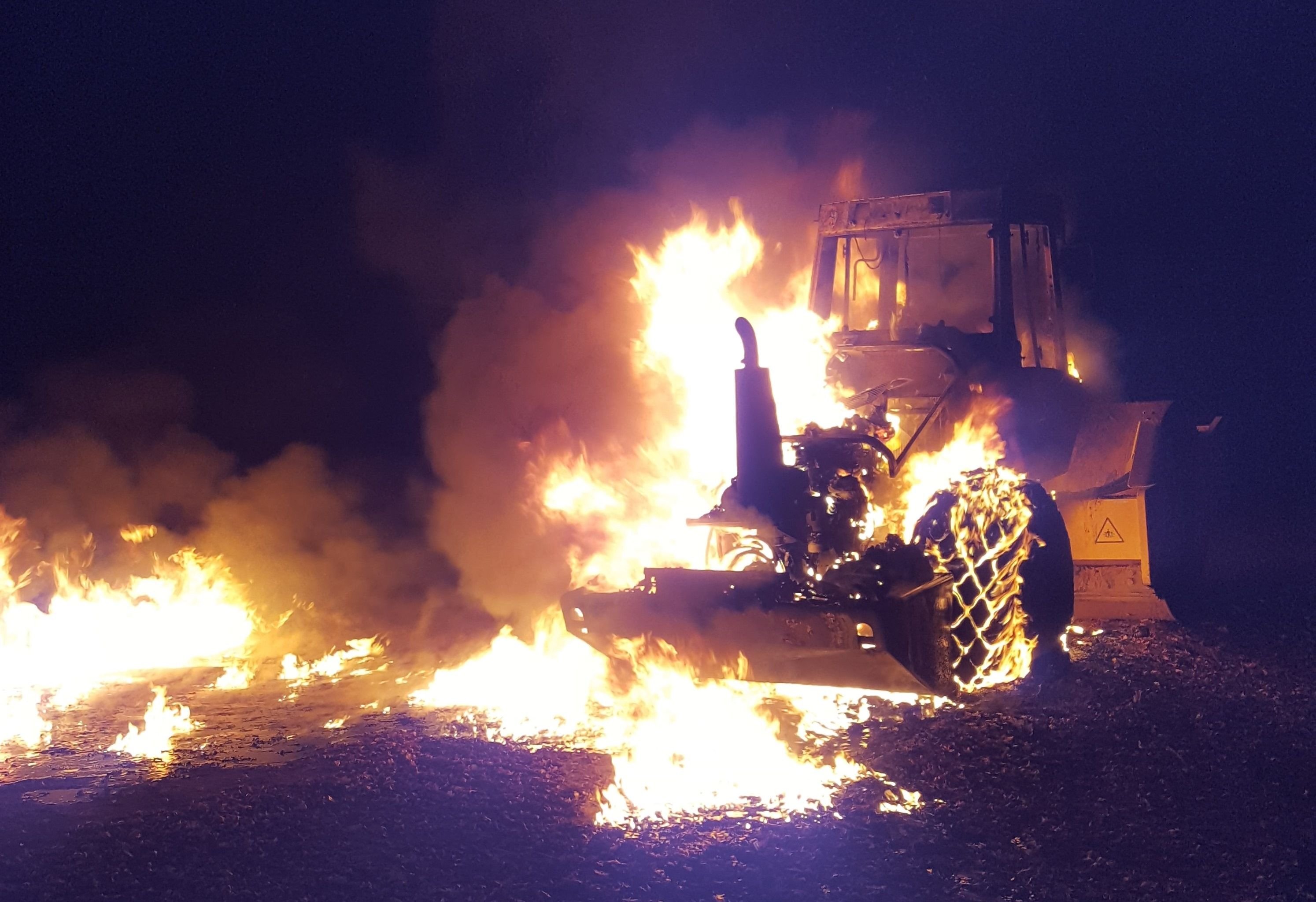 Die Walze stand am Montag gleich zweimal in Flammen.