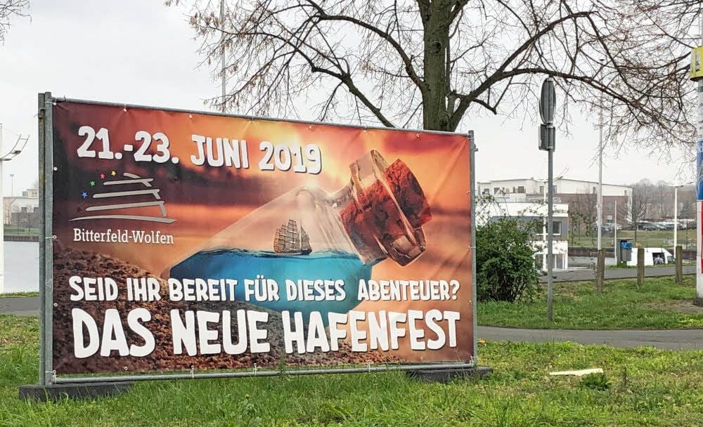 Die Stadt Bitterfeld-Wolfen hat eine Werbekampagne für das Volksfest am Goitzsche-See gestartet.