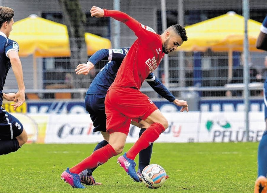Der Hallenser Stanley Ratifo (Mitte) - hier gegen SC Wiedenbrück - hofft bald auf einen Einsatz in der ersten Mannschaft des 1. FC Köln.