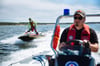 DRK-Ausbilder Jens Kammann überwacht mit einem Jetski  auf dem Bärwalder See nahe Boxberg das Treiben der Badegäste und Wassersportler.