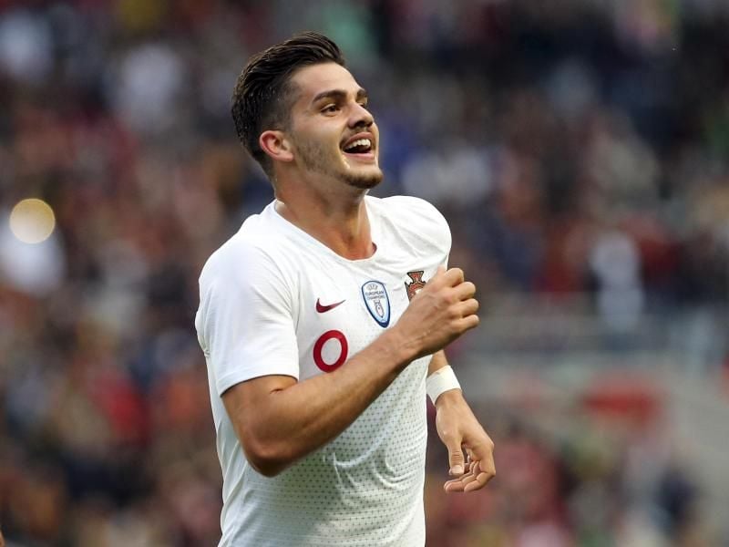 Trägt ab sofort das Eintracht-Trikot: André Silva. Foto: Armando Franca/AP